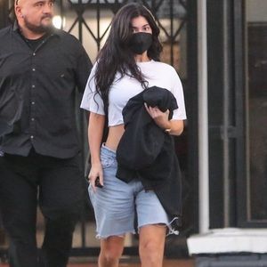 OVERSIZED VINTAGE 501 LEVI BLUE DENIM BERMUDA SHORTS. 27